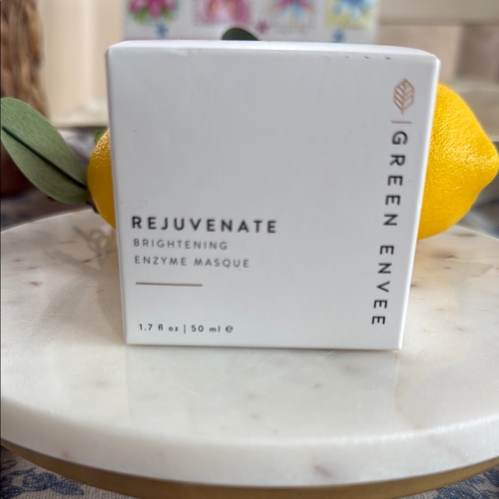 Rejuvenate Brightening Enzyme Masque - White